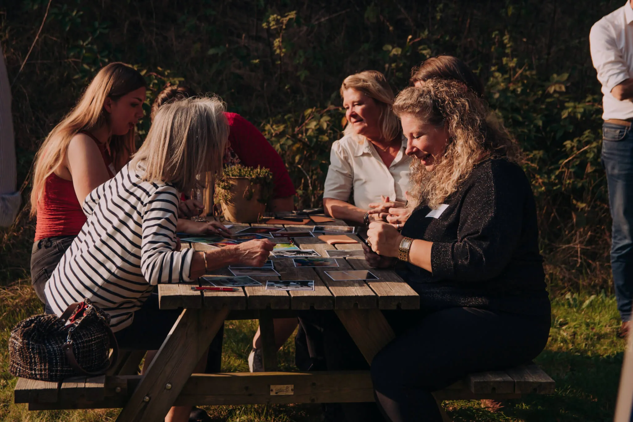 Deelnemers aan een duidingssessie in gesprek